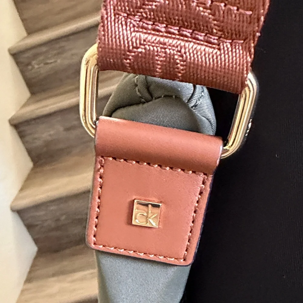 VINTAGE Calvin Klein Navy Messenger/ Crossbody Bag with Tan Adjustable Strap. - Picture 6 of 16